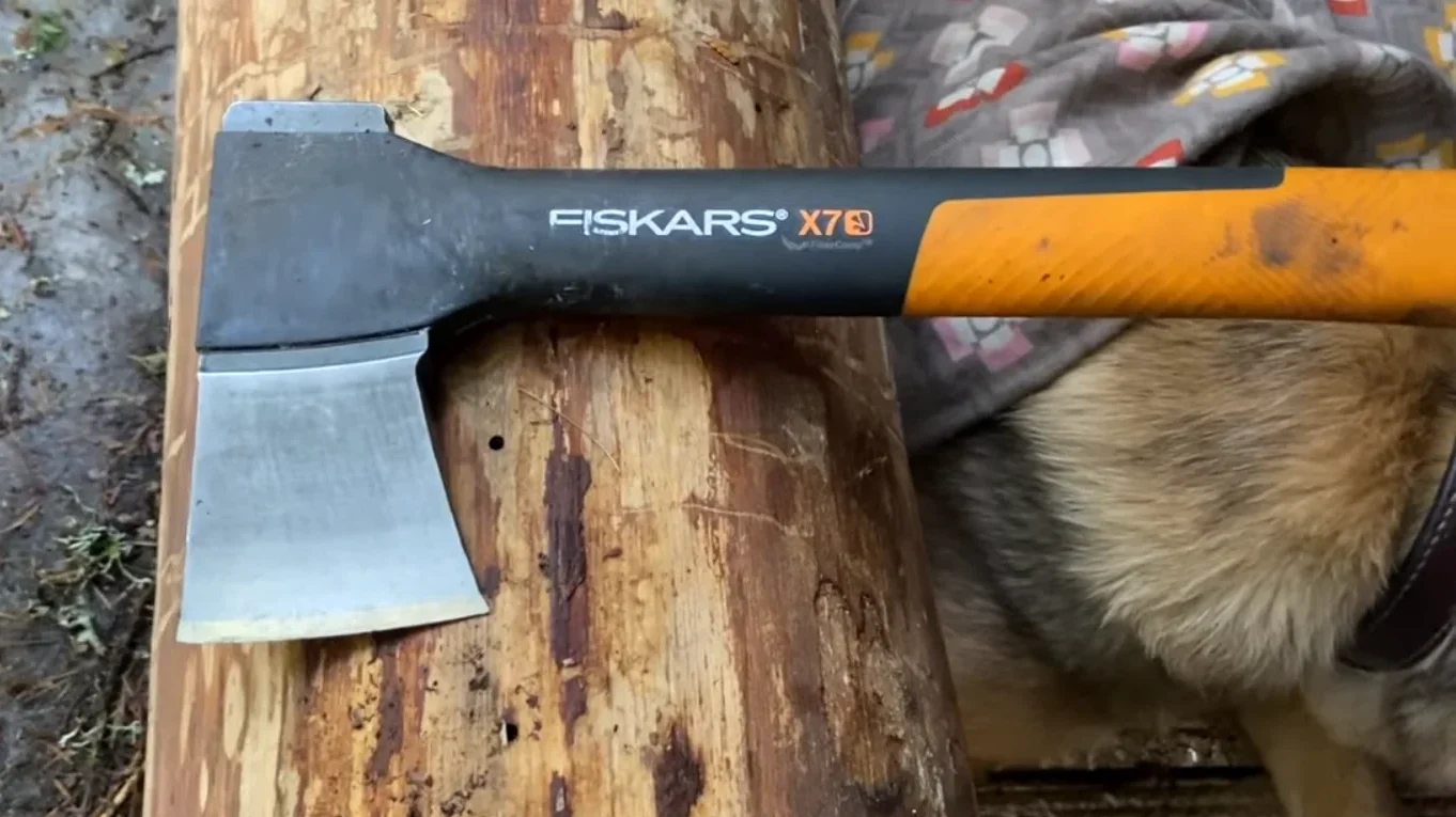 Best camping hatchet | Fiskars X7 hatchet