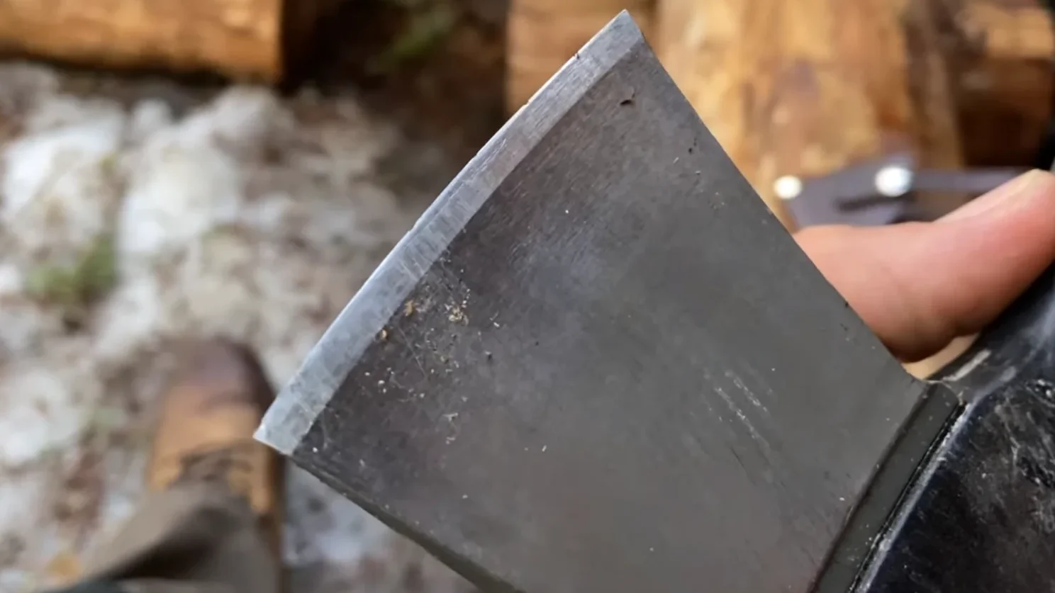 Best camping hatchet | Fiskars X7 hatchet