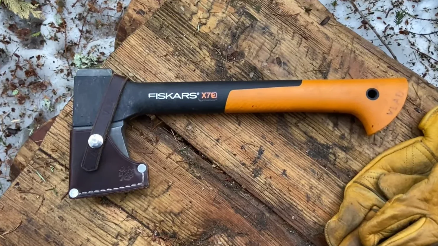 Best camping hatchet | Fiskars X7 hatchet